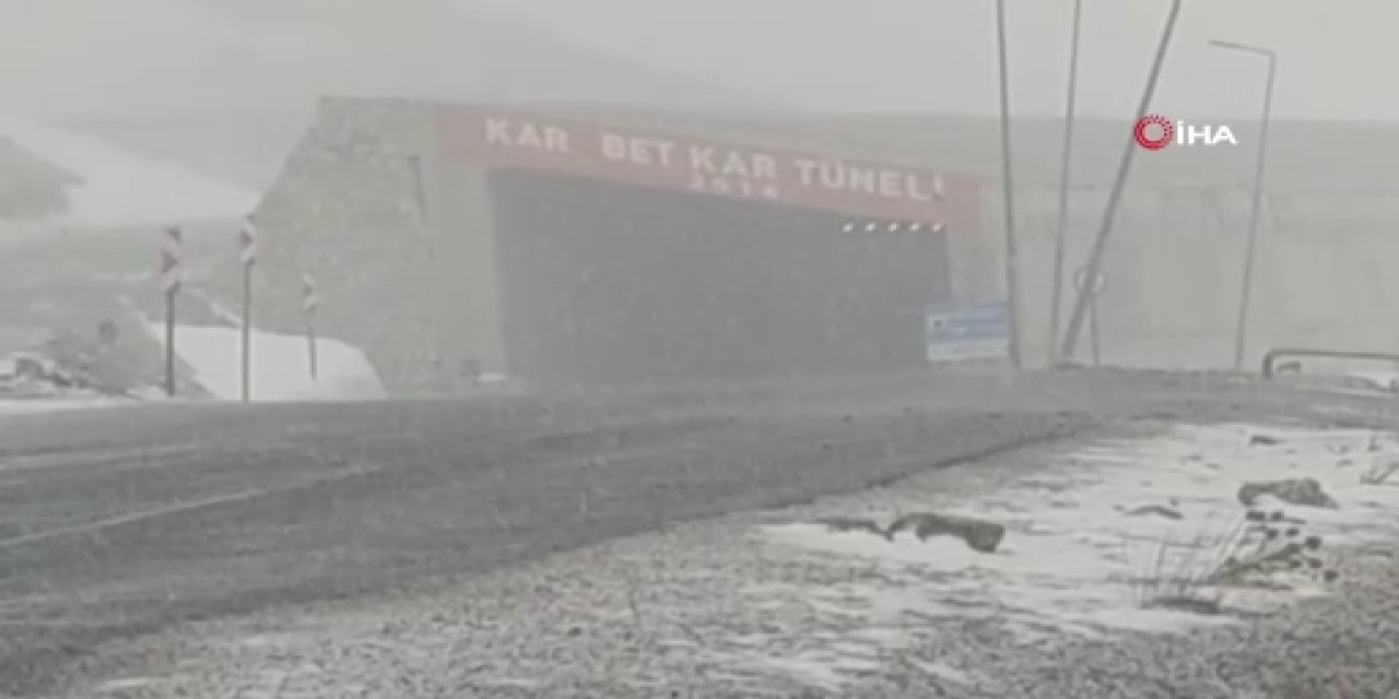 Lapa lapa kar yağdı: Sürücüler zor anlar yaşadı