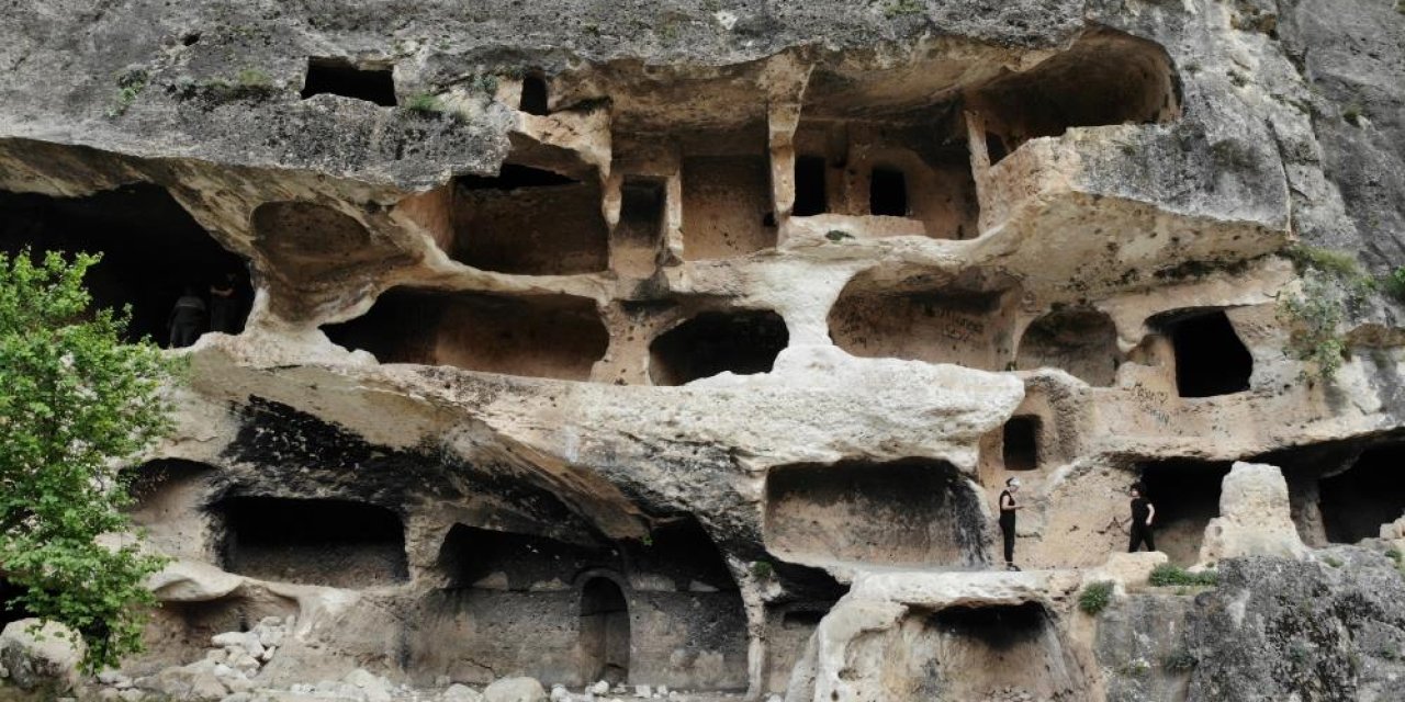 Şırnak'ta Gizemli Apartman Mağaraları Turizme Açılıyor: Ulya Şeyhan Ziyaretçilerini Bekliyor!