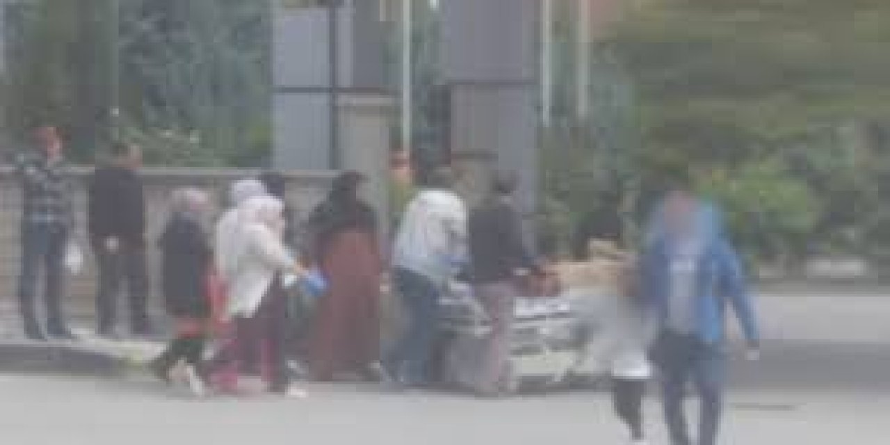 Diyarbakır’da bir kadın hastaneye varmadan sokak ortasında doğum yaptı