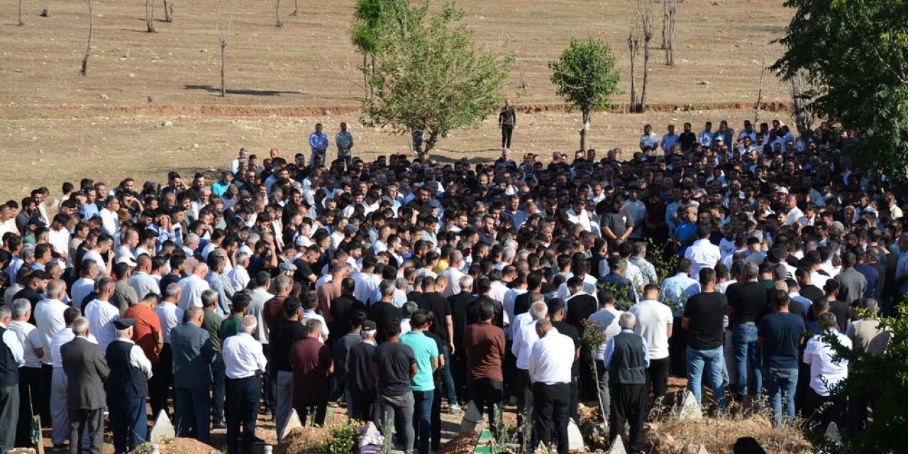 Şırnak'ta meydana gelen kazada hayatını kaybeden anne ve 2 kızı toprağa verildi