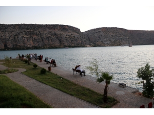 Bozkırın ortasındaki "sahil kenti" Halfeti'de ziyaretçi yoğunluğu yaşanıyor