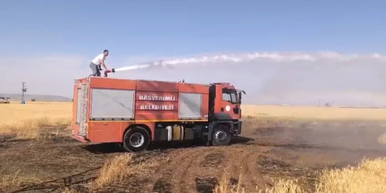 Silopi’de Buğday Tarlasındaki Yangın İtfaiye Tarafından Söndürüldü