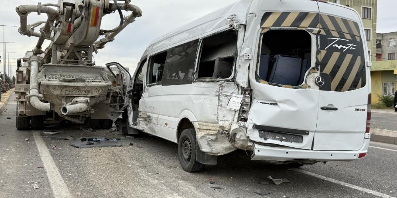 Diyarbakır’da otomobil, minibüs ve beton mikseri çarpıştı: 11 yaralı