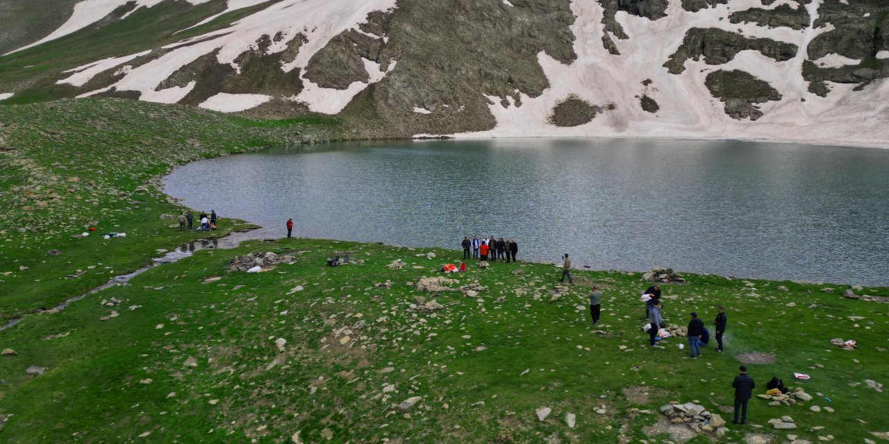 Şırnak, Van ve Hakkari Üçgeninde bulunan 2 bin 625 rakımlı Yayla, Turistlerin gözdesi oldu