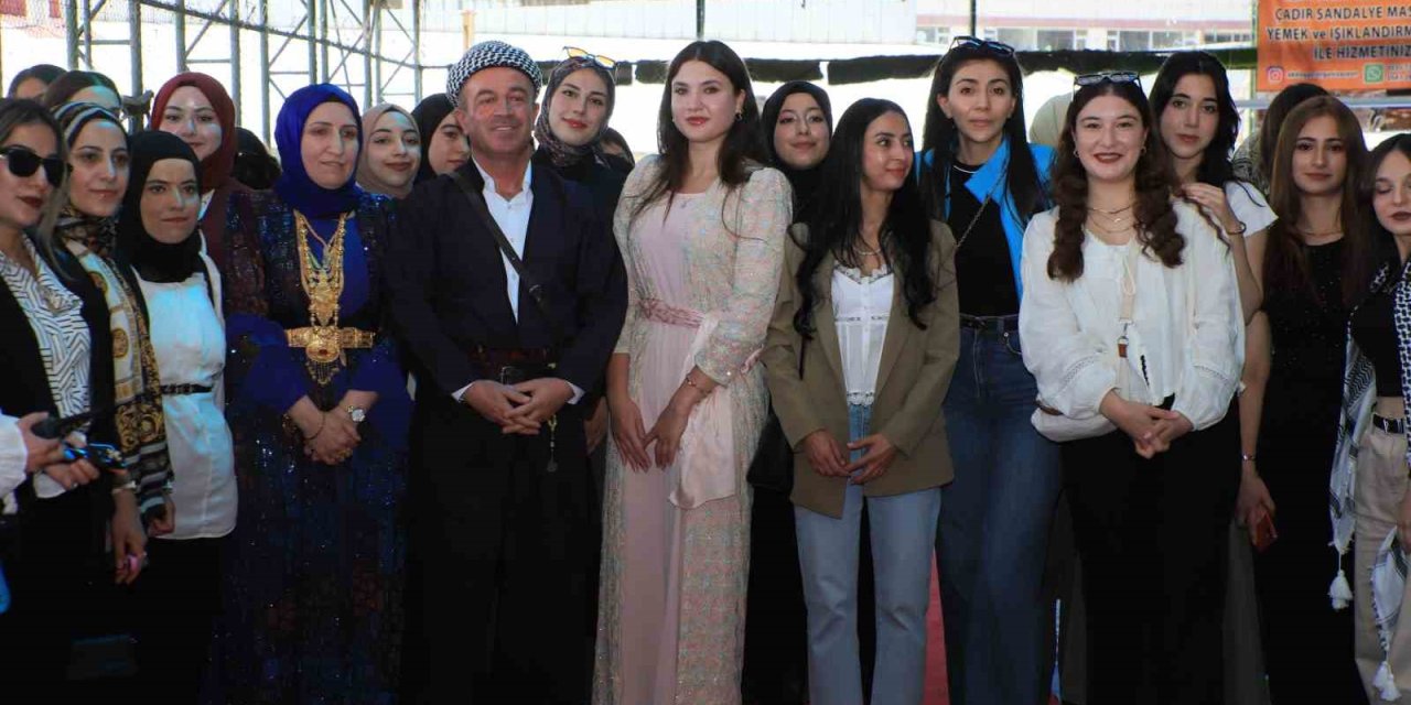 Hakkari'de Kültür Tarih Medeniyet Kampı'na Genç Kızlar Renk Katıyor