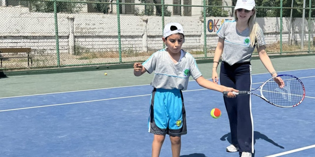Şırnak’ta özel gereksinimli çocuklar tenisle buluştu