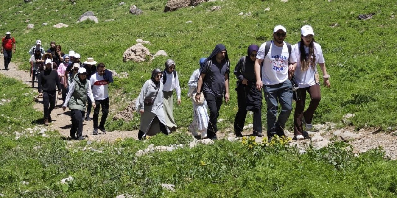 Cennet ve Cehennem Vadisi’nde doğa yürüyüşü etkinliği düzenlendi