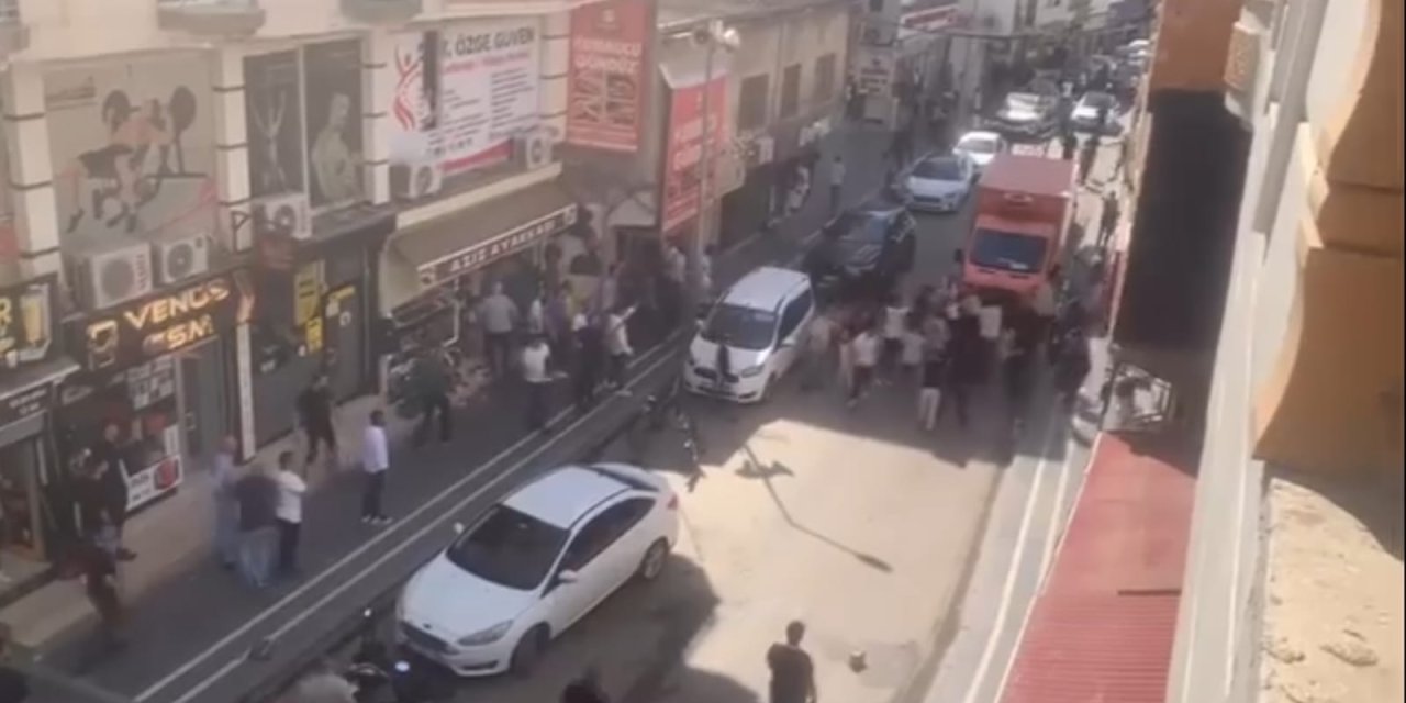 Cizre’de İki Grup Arasında Taşlı, Sopalı Kavga