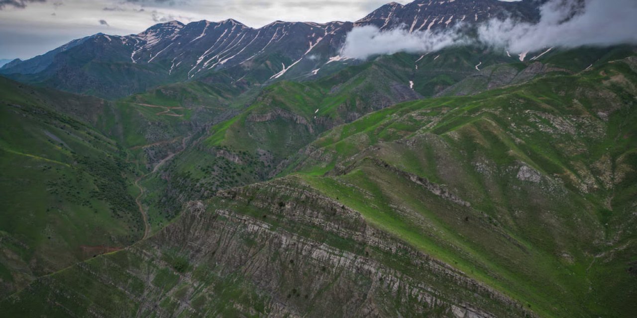 Şırnak’ta Doğa Harikası Tanin Dağları Havadan Görüntülendi