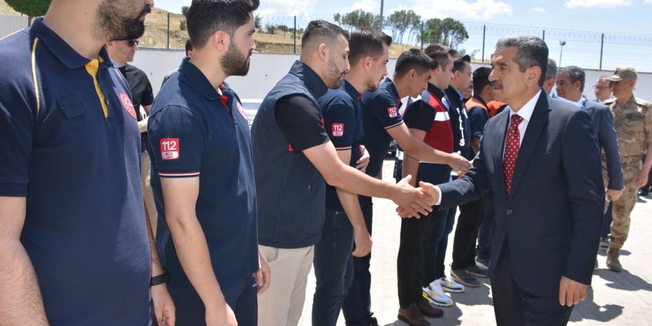Şırnak Valisi Ekici, görevdeki personelle bayramlaştı