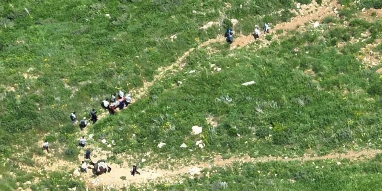 Hakkari'de pancar toplayan kişi dağdan düştü