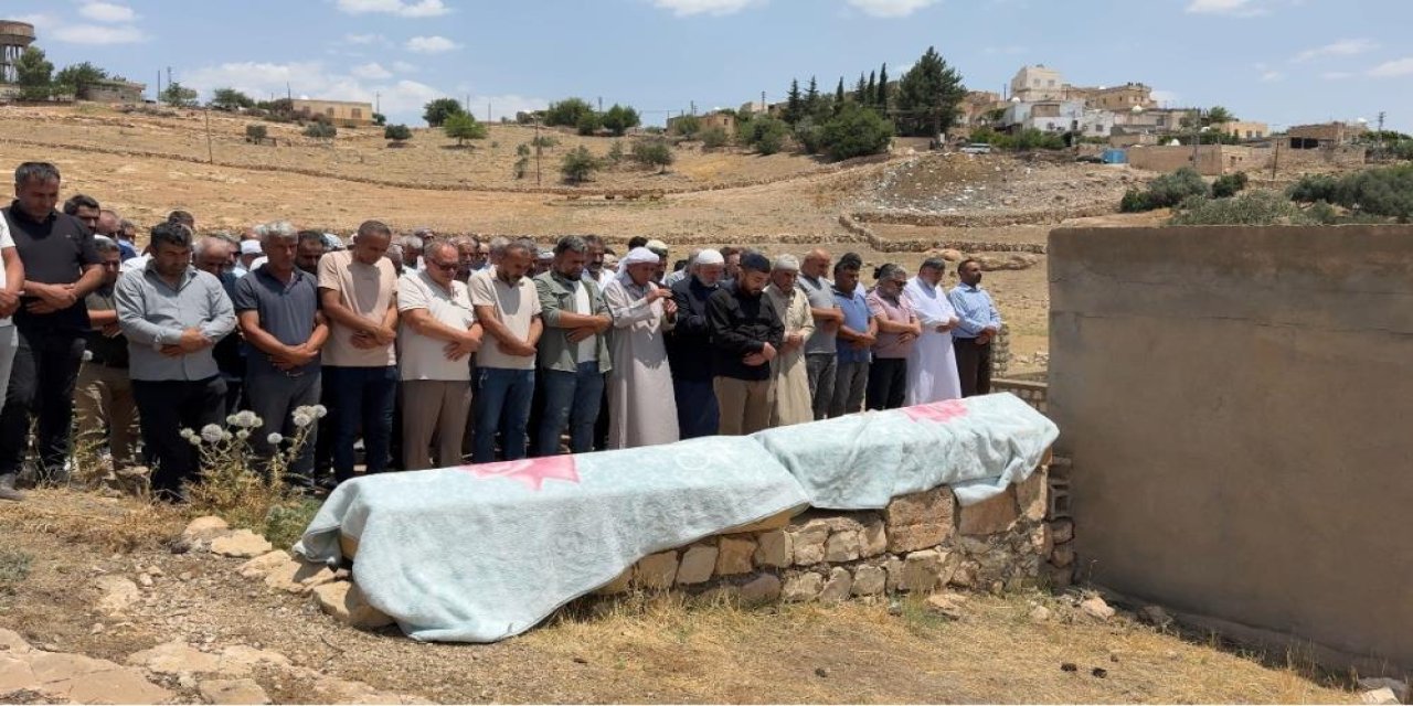 Feci kazada hayatını kaybeden 3 kardeş Mardin’de toprağa verildi