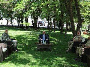 VALİ ALİ HAMZA PEHLİVAN, 23. PİYADE TÜMEN VE JANDARMA BÖLGE KOMUTANLIĞI’NI ZİYARET ETTİ