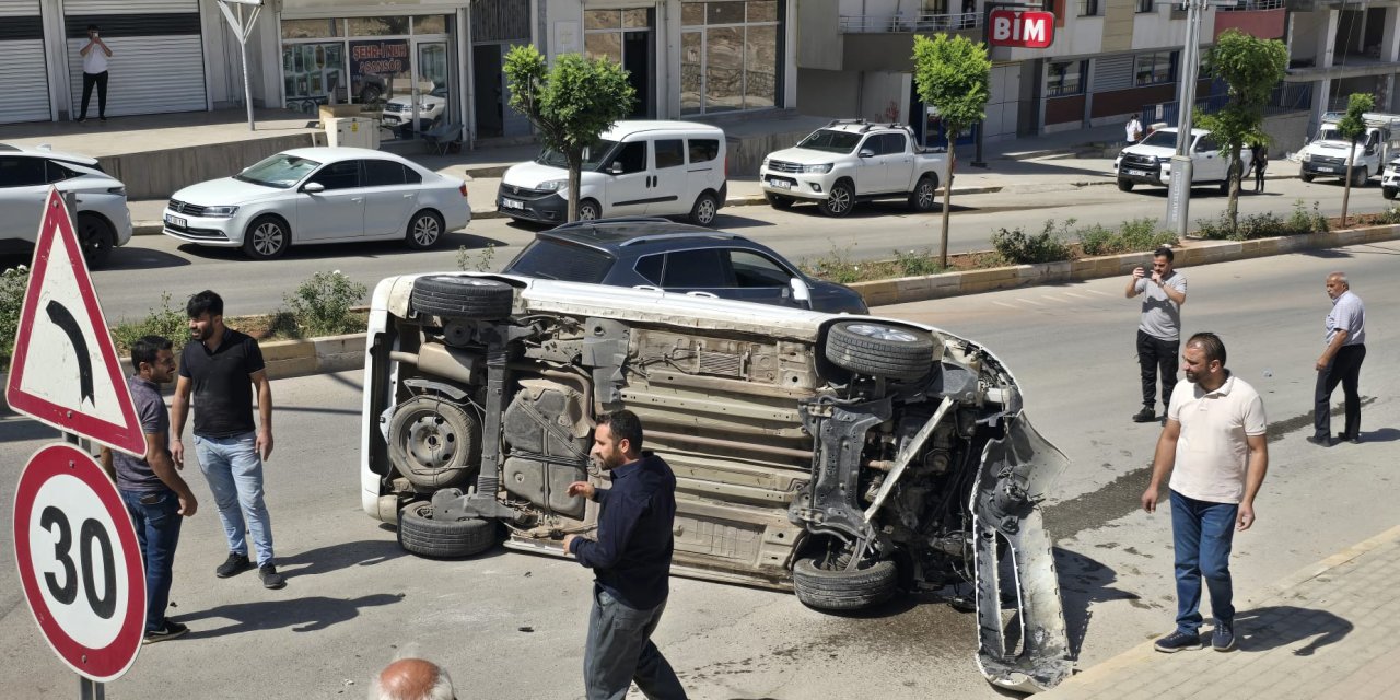 Şırnak’ta Hafif Ticari Araç Yan Yattı:2 Yaralı