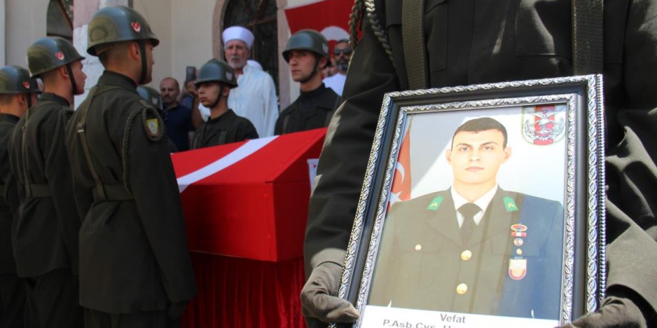 Şırnak'ta hayatını kaybeden astsubay İzmir'de son yolculuğuna uğurlandı