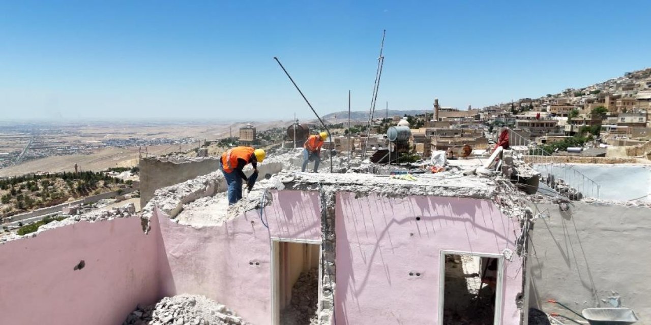 Mardin'de Tarihi Dokuya Uygun Olmayan Yapılar Yıkılıyor