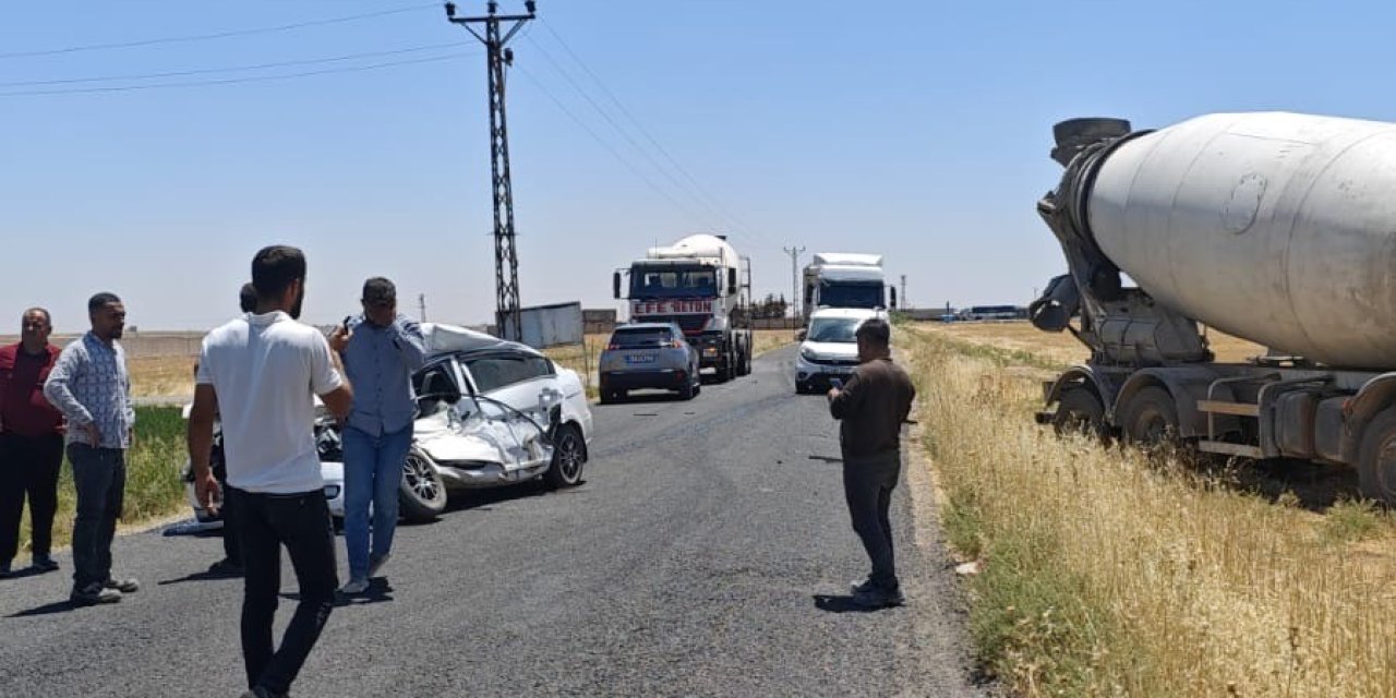 Beton Mikseri İle Otomobil Çarpıştı: 2 Ölü, 1 Yaralı