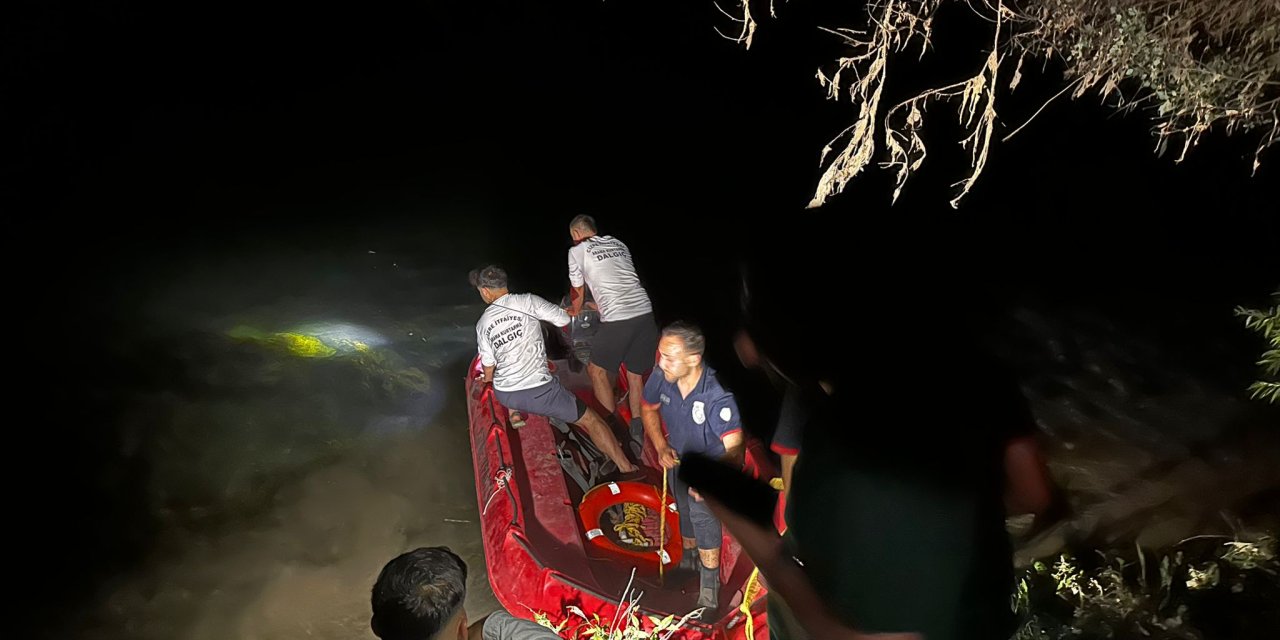 Şırnak'ta Dicle Nehri'nde piknik yapan 4 kişi mahsur kaldı