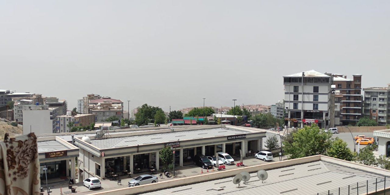 Suriye Üzerinden Gelen Toz Bulutu Şırnak’ta Hayatı Olumsuz Etkiledi