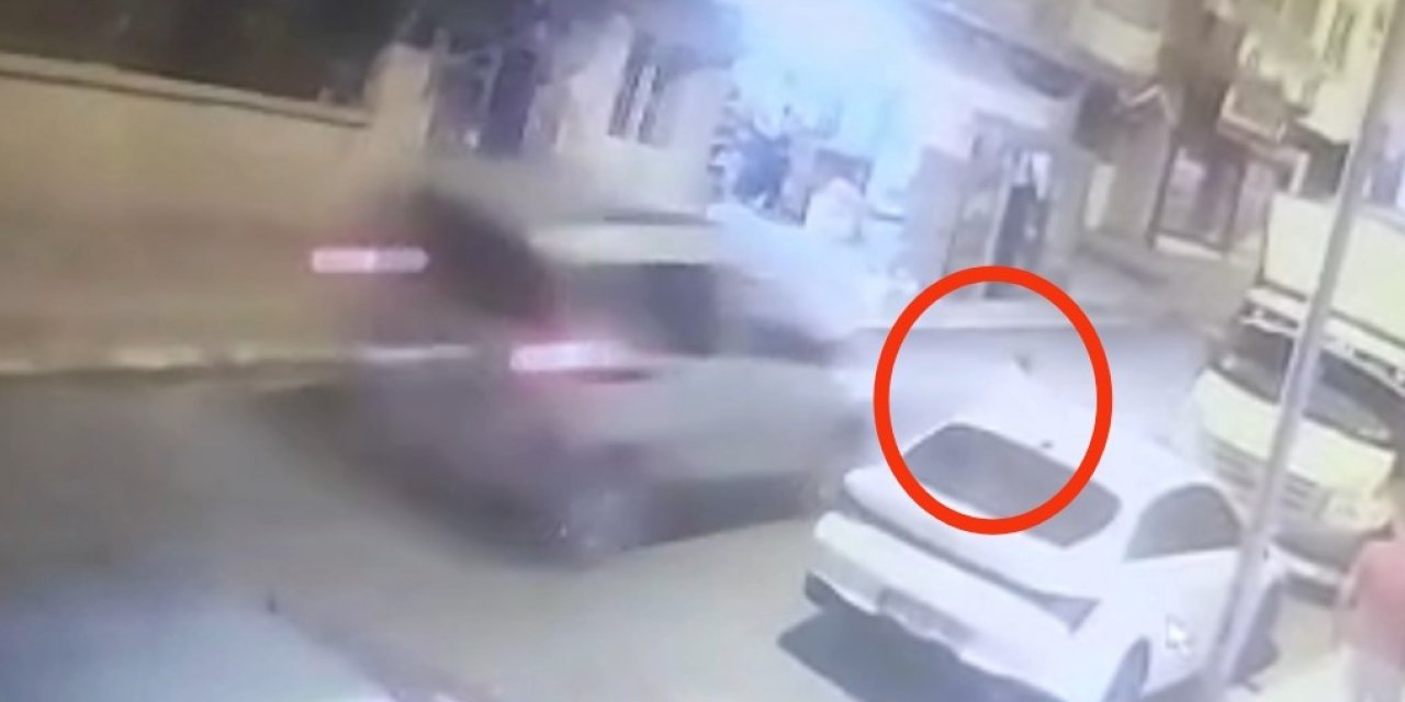 Siirt’te Aniden Yola Çıkan Çocuğa Aracın Çarptığı Anlar Kamerada