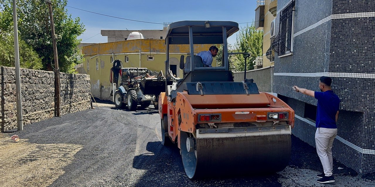 Cizre’de Mahalle Yolları Asfaltlanıyor