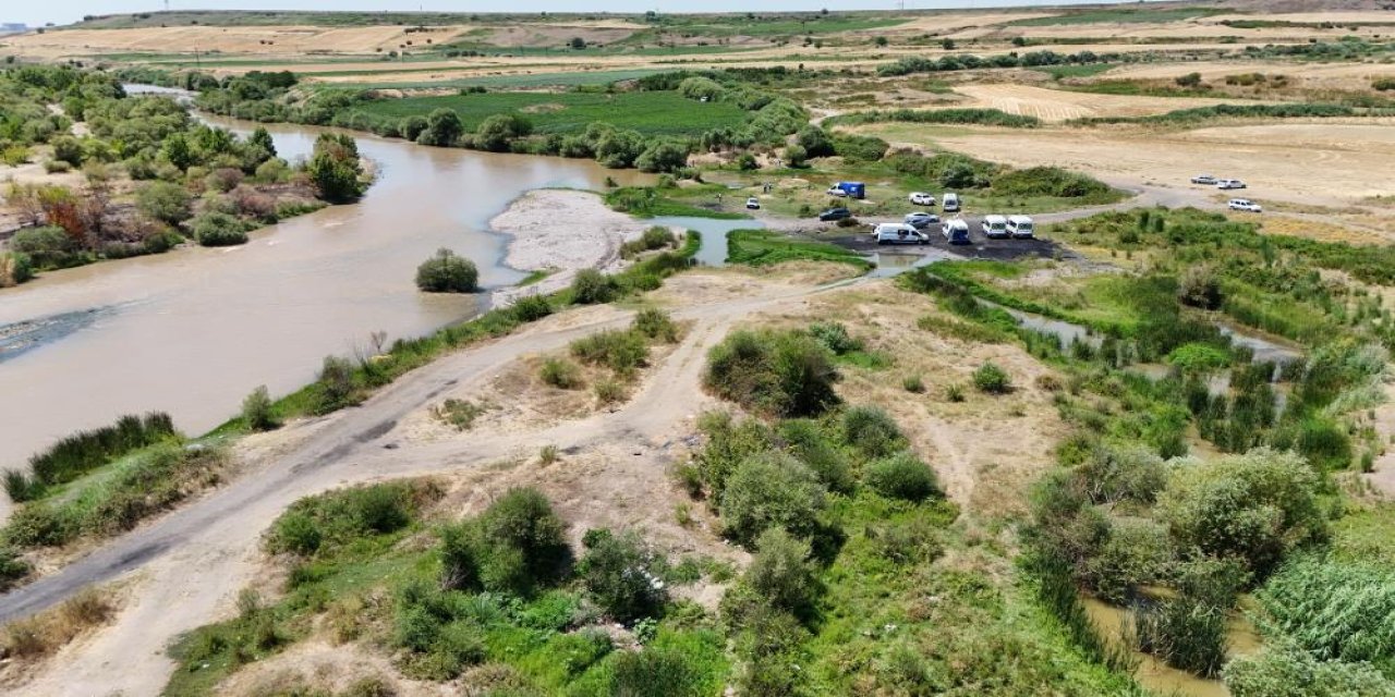 Kardeşini ve yakınını kurtarmak isterken Dicle Nehri'nde kayboldu