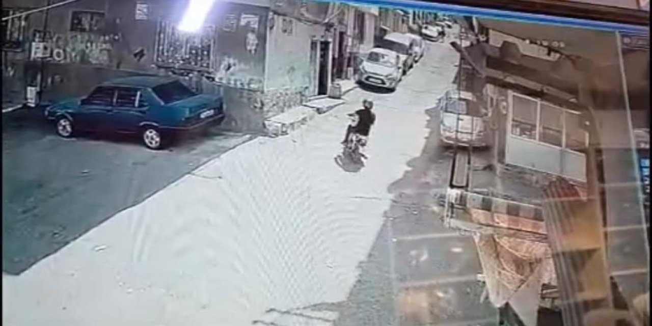 Sokakta silah zoruyla milyonlarca liralık gasp saniye saniye kameraya yansıdı