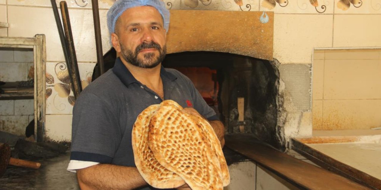 Komşu fırıncılara kızdı, ekmekte 3 lira indirim yaptı