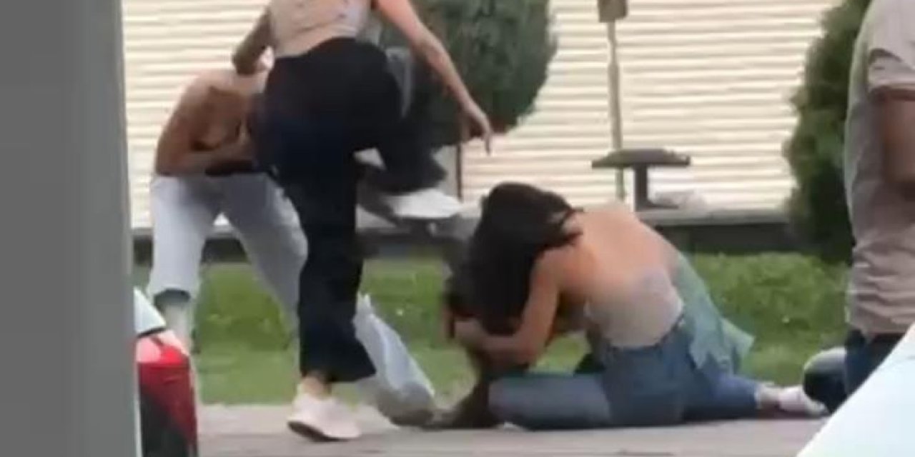 Batman’da kadınlar sokak ortasında kavga etti, erkekler ayırmakta zorlandı