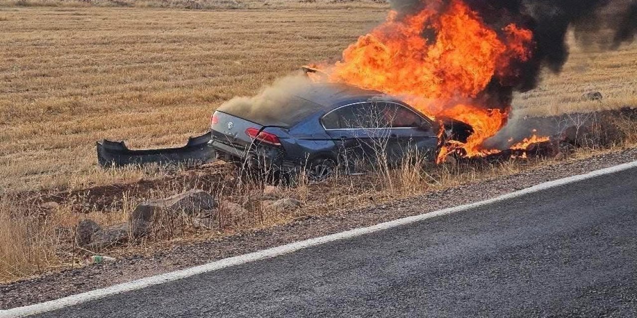 Şanlıurfa’da Devrilen Araç Alev Alev Yandı