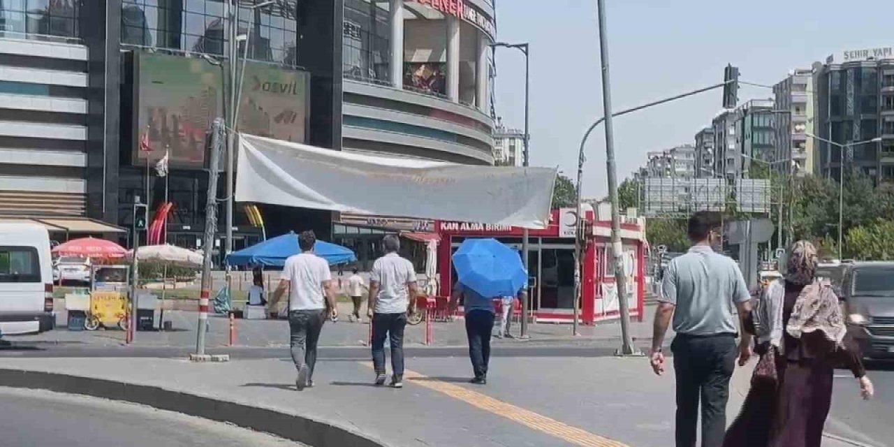 Diyarbakır Sıcağında Şemsiyeli Çözüm