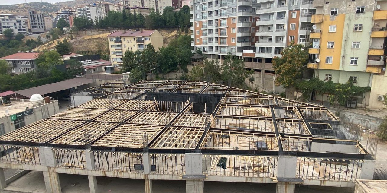 Şırnak’ın İlk ve Tek Katlı Otopark’ında Çalışmalar Devam Ediyor