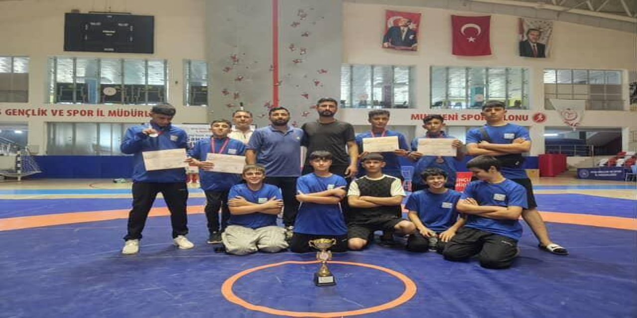 Şırnaklı Güreşçilerden Büyük Başarı! Türkiye Finallerine Gidiyorlar