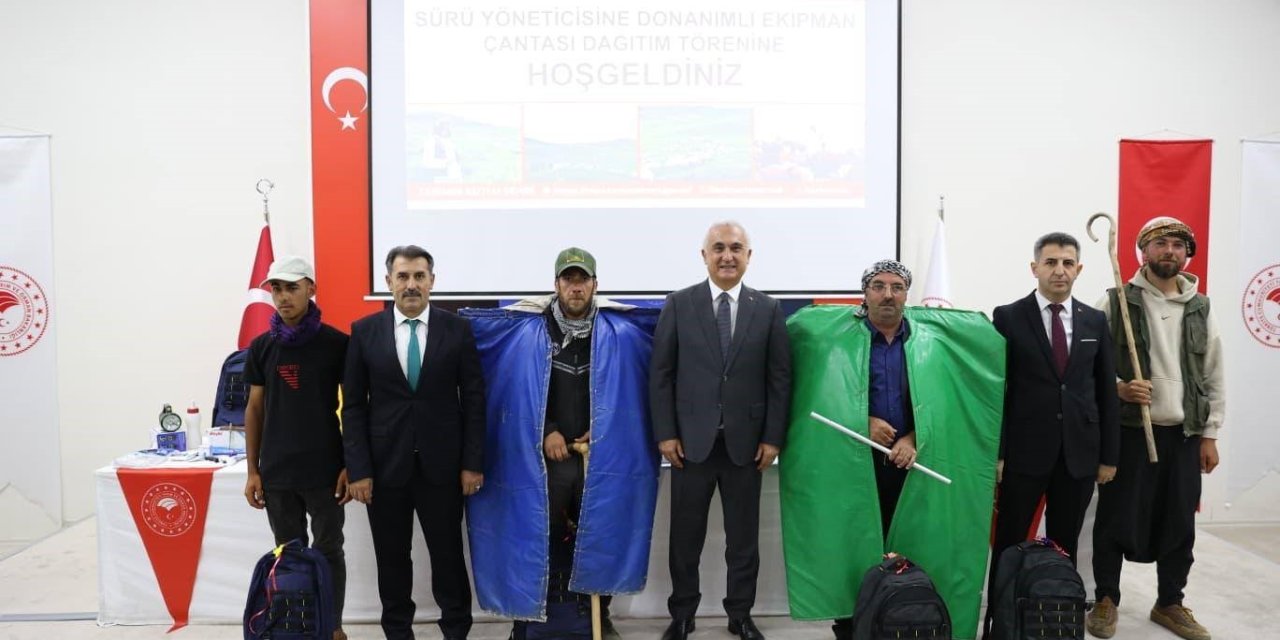 Muş’ta çobanlara donanımlı ekipman çantası desteği sağlandı