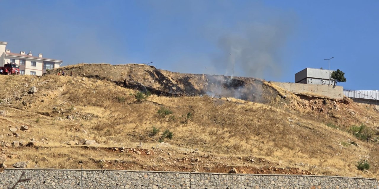 Şırnak'ta anız yangını: İtfaiye ekipleri kontrol altına aldı