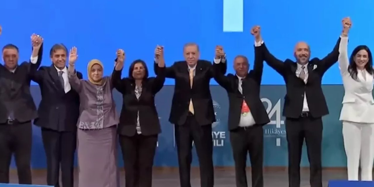 9 Belediye Başkanı Akparti'ye Geçti: İşte İsimler ve Partileri