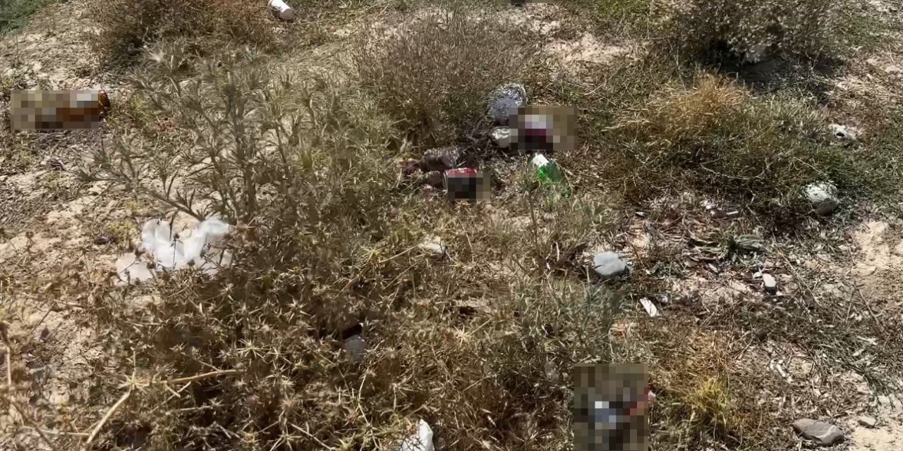 Yüksekova’da mezarlık yanına bırakılan alkol şişeleri tepki topladı