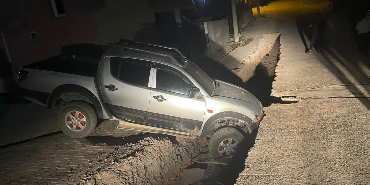 Silopi’de Bir Günde 4 Araç Çukurlara Düştü