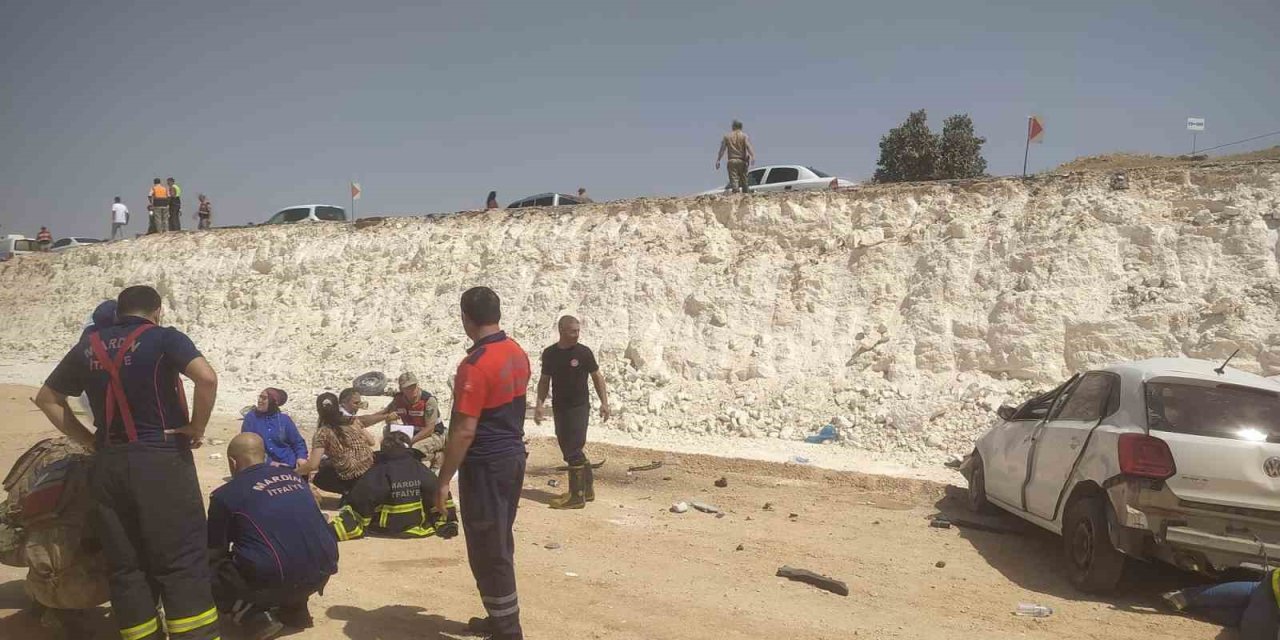 Mardin’de Otomobil Şarampole Yuvarlandı: 1 Ölü, 6 Yaralı