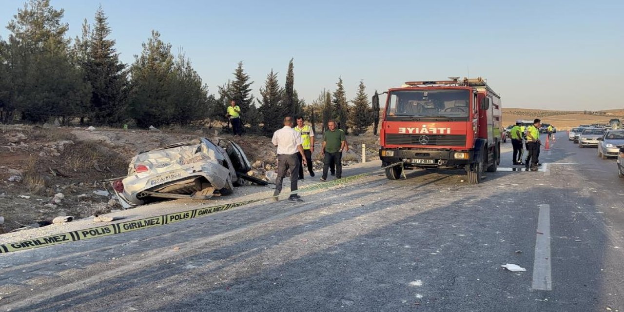 İki otomobilin çarpıştığı kazada 3 kişi öldü, 3 kişi yaralandı
