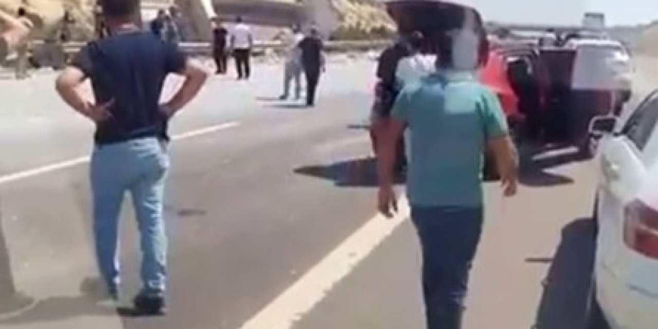 Kamyonun devrilmesi sonucu sürücünün 7 yaşındaki çocuğu hayatını kaybetti