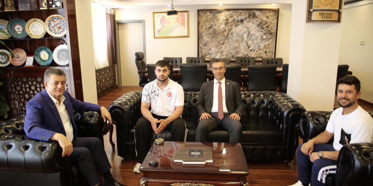 Avrupa Rekortmeni Şırnaklı Sporcu Sefkan Sümen, Başkan Yarka’yı Ziyaret Etti