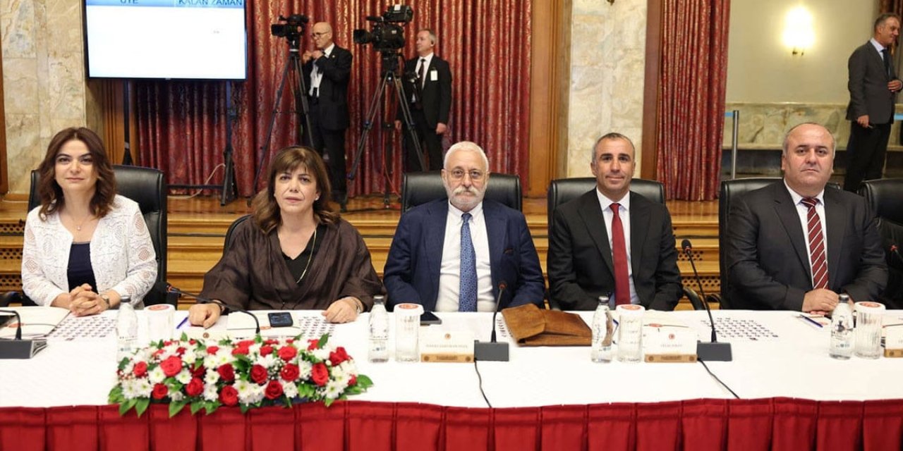DEM Parti'den 'özerklik ve resmi dil talebi' iddialarına cevap