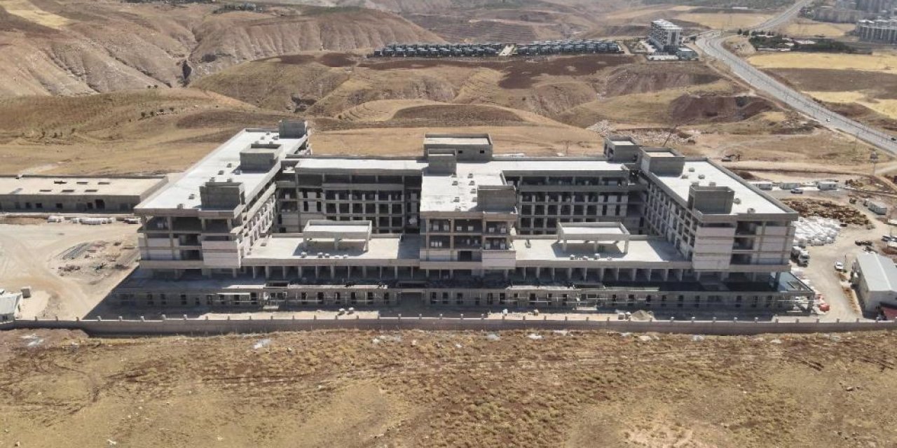 Siirt'te 400 yataklı yeni hastane inşaatında inceleme yapıldı