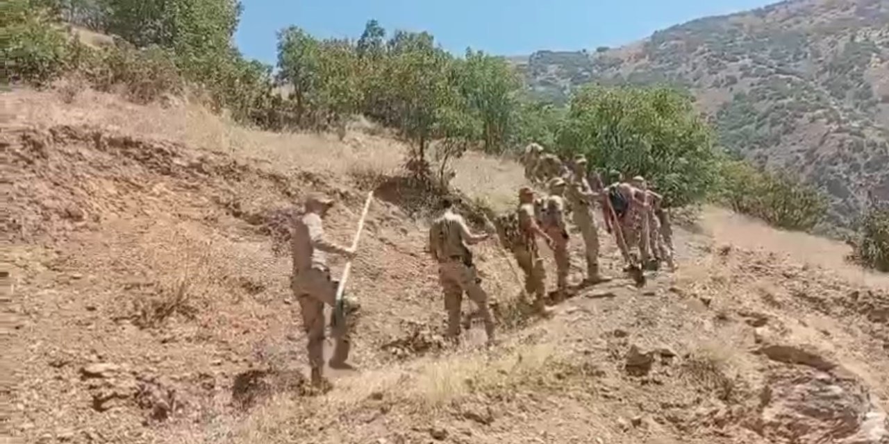 Hakkari’deki peş peşe çıkan orman yangınlarında herkes seferber oldu