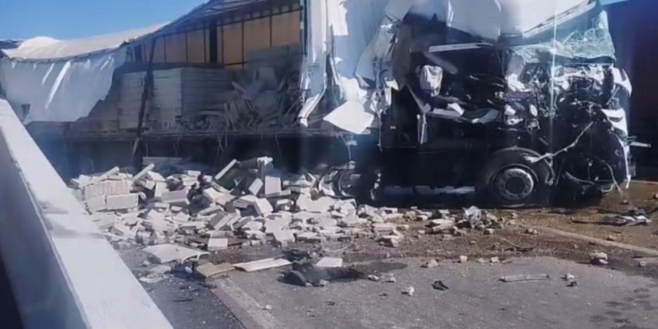Tag Otoyolu’nda 2 Tır Çarpıştı: 2 Yaralı