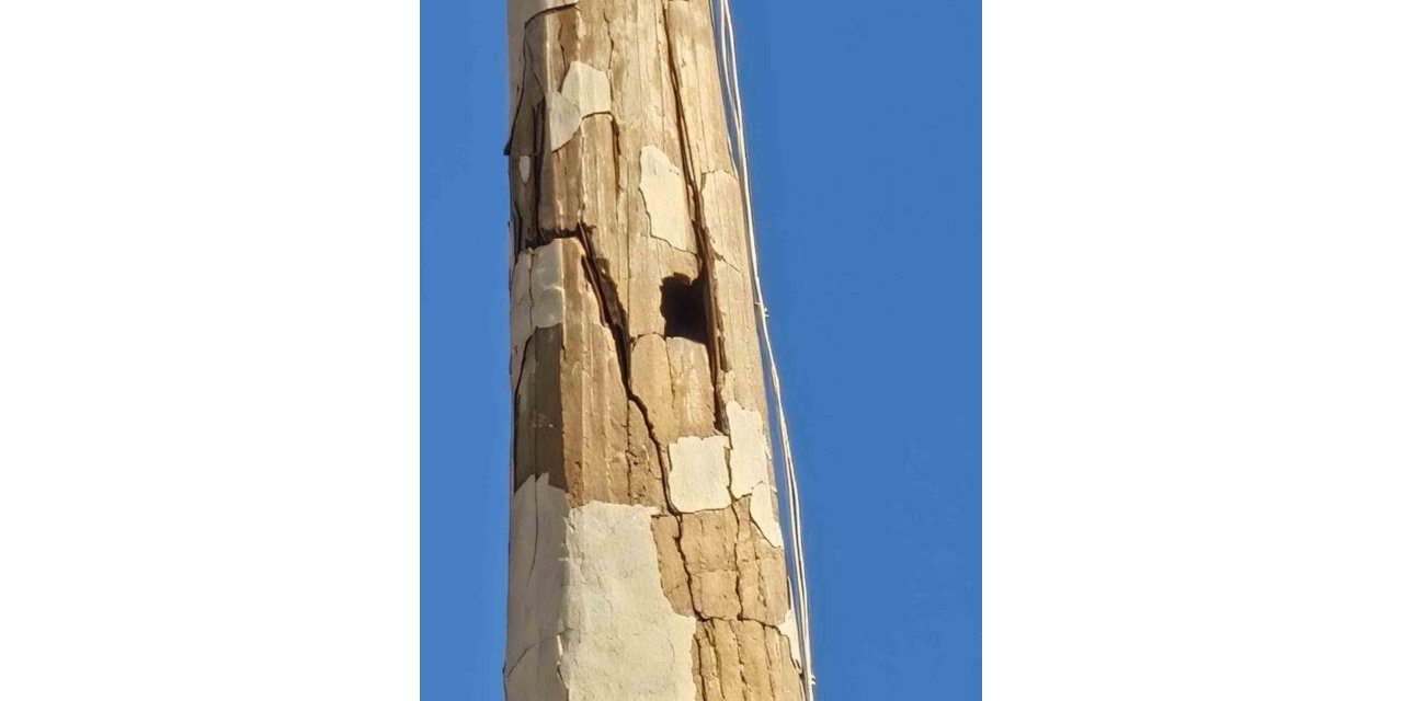 Kurtalan Ulu Cami Minaresinde Tehlike Arz Eden Çatlaklar Oluştu
