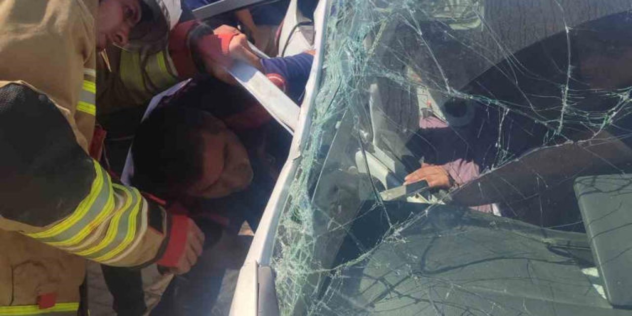 Düğüne giderken kaza yaptılar: 3 kişi hayatını kaybetti, 2 yaralı