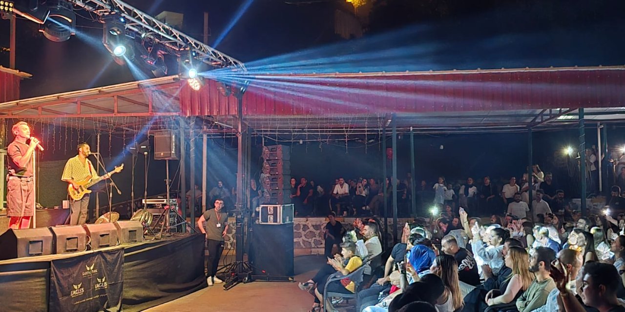 Şırnak’ta Zakkum Rüzgârı: Binlerce Kişi Unutulmaz Gece Yaşadı