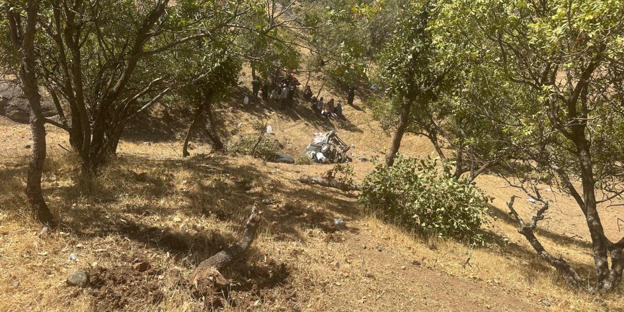 Devrilen Otomobildeki 3'ü Çocuk, 8 Kişi Yaralandı